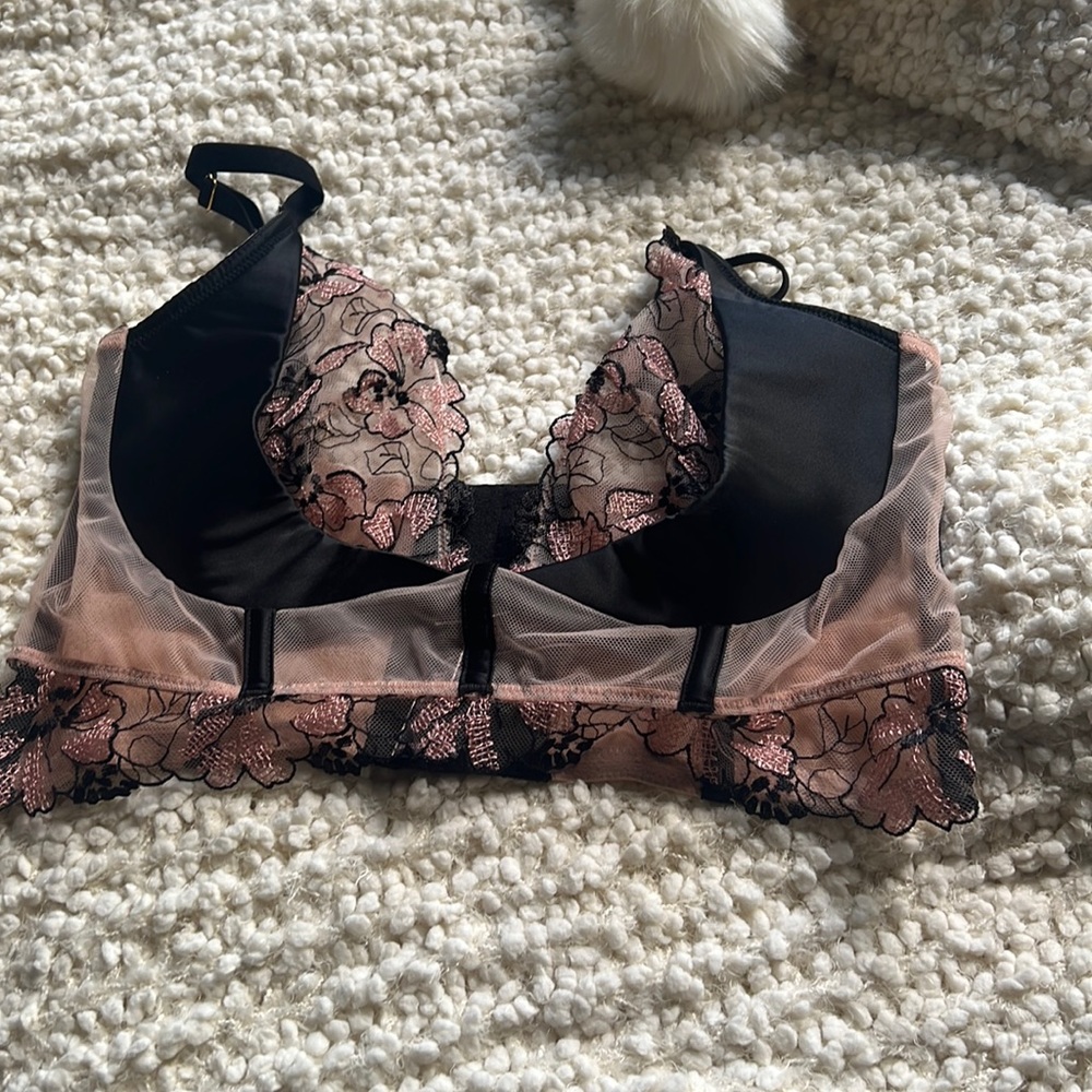 New victoria secret bra 34DD